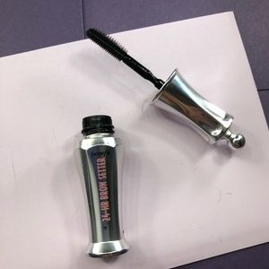 Benefit brow gel / setter